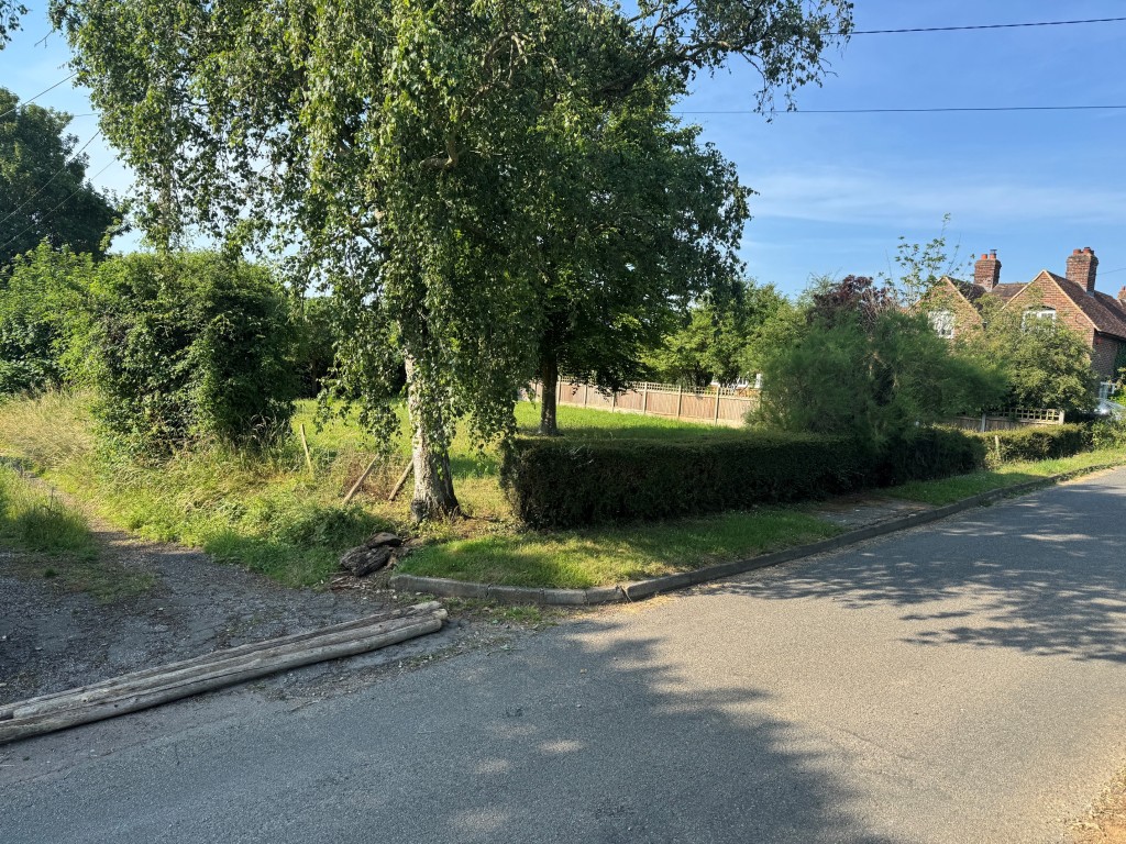 Lot: 103 - FREEHOLD SITE WITH FUTURE POTENTIAL - View of plot from the road
